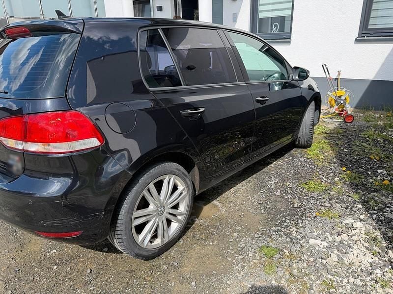 Second-hand VW Golf VI 105 CP (77 kW) 2011 Negru Hatchback