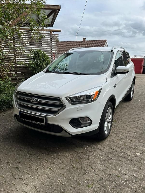 Weiß Gebraucht 2017 Ford Kuga SUV | 11.000 € (Guter Preis) - Bild 1/4