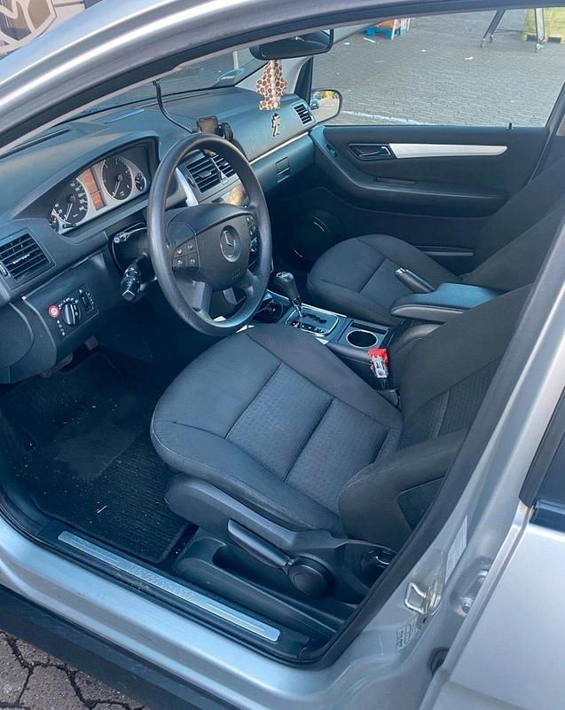 Gebraucht Mercedes B180 110 PS (80 kW) 2008 Silber Van / Kleinbus