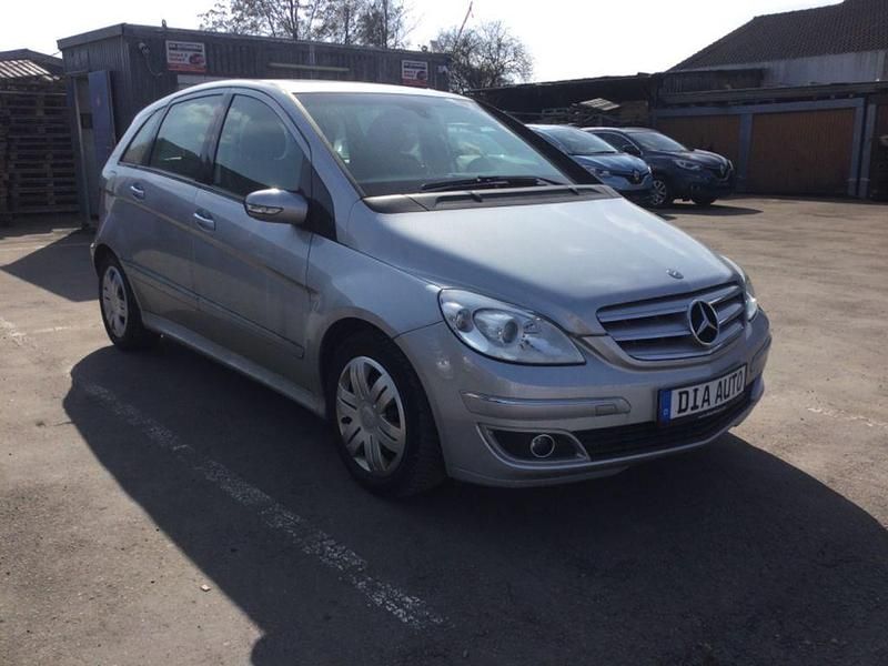 Gebraucht Mercedes B200 140 PS (102 kW) 2005 Silber Van / Kleinbus