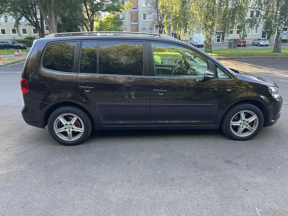 Gebraucht VW Touran Trendline 90 PS (66 kW) 2013 Van / Kleinbus