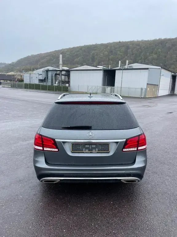 Używany Mercedes E250 204 KM (150 kW) 2015 Szary Kombi