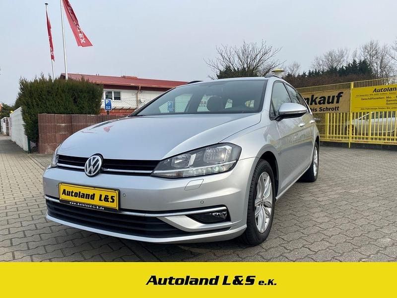 Silber Gebraucht 2018 VW Golf VII Comfortline Kombi | 14.990 € (Fairer Preis) - Bild 1/4