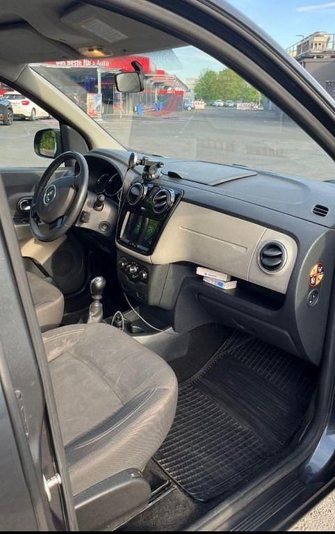 Gebraucht Dacia Lodgy Prestige 107 PS (78 kW) 2012 Grau Van / Kleinbus