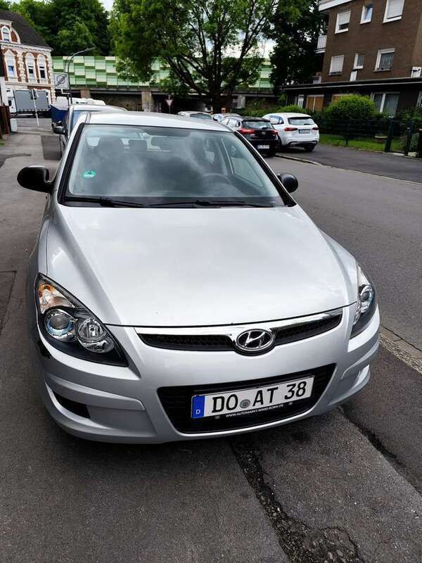 Grau Gebraucht 2009 Hyundai i30 Edition+ Kleinwagen | 3.200 € (Fairer Preis) - Bild 1/4