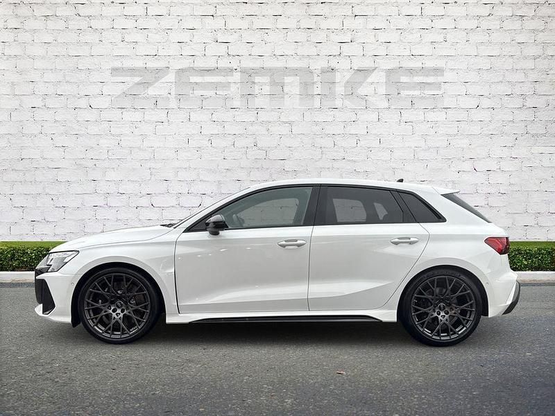 Gebraucht Audi RS3 Sport 400 PS (294 kW) 2024 Weiß Limousine