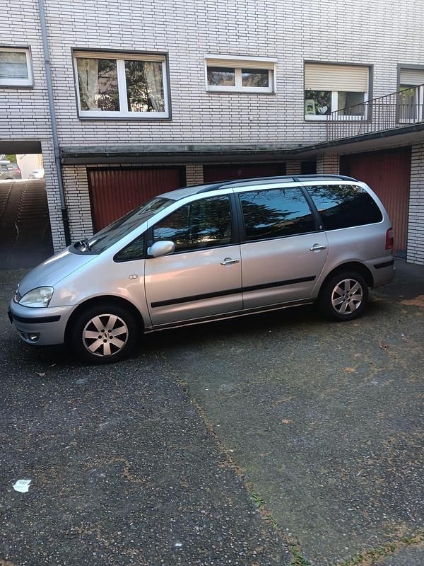 Gebraucht Ford Galaxy 131 PS (96 kW) 2004 Silber Van / Kleinbus