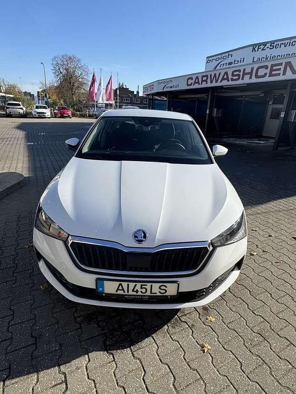 Weiß Gebraucht 2020 Skoda Scala Ambition Kleinwagen | 12.000 € (Superpreis) - Bild 1/4