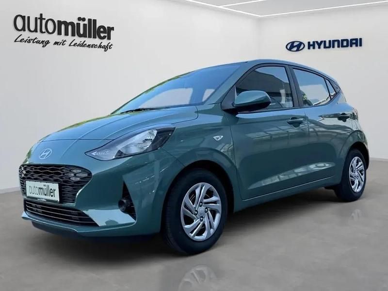 Grün Neu 2025 Hyundai i10 Select Kleinwagen | 15.488 € (Guter Preis) - Bild 1/1