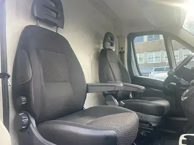 Gebraucht Peugeot Boxer 120 PS (88 kW) 2021 Grau Van