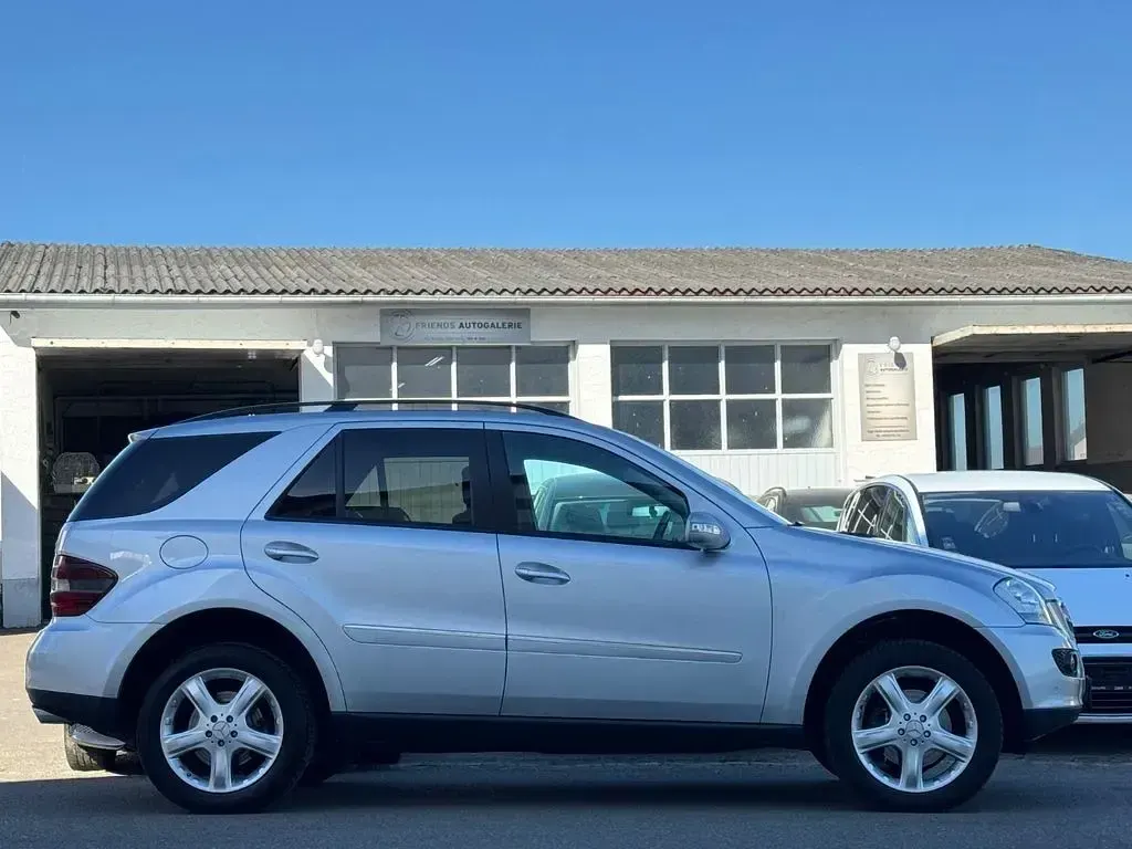 Używany Mercedes ML350 272 KM (200 kW) 2007 Srebrny SUV