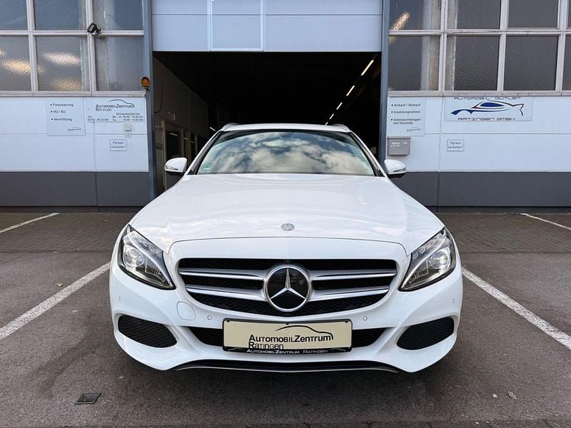 Gebraucht Mercedes C250 204 PS (150 kW) 2015 Weiß Kombi