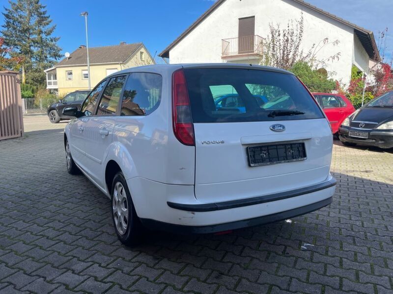 Gebraucht Ford Focus Style 109 PS (80 kW) 2007 Weiß Kombi