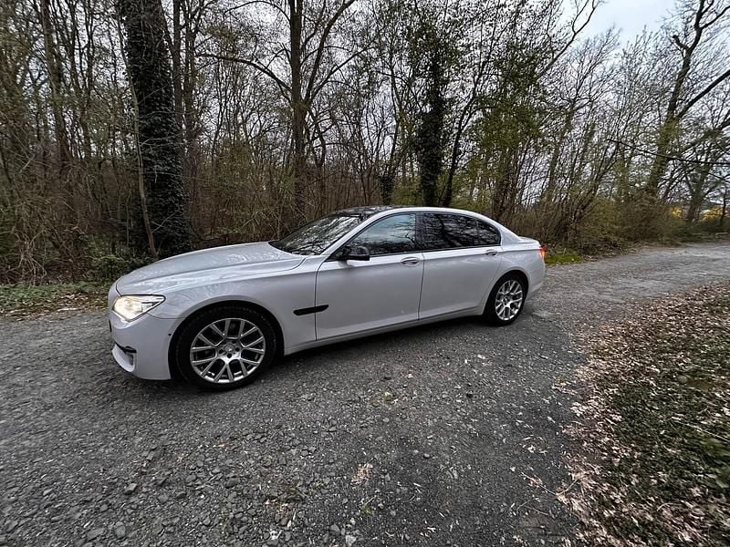 Gebraucht BMW 730L Performance 258 PS (189 kW) 2014 Blau Limousine