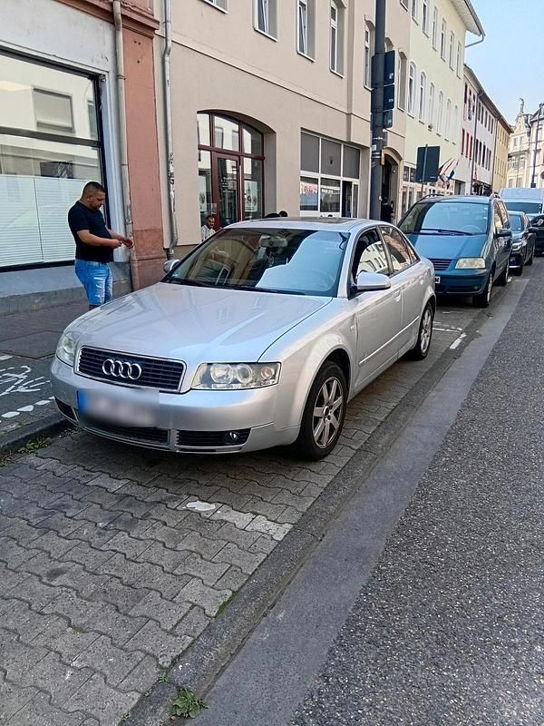 Silber Gebraucht 2004 Audi A4 Limousine | 1.500 € (Superpreis) - Bild 1/4