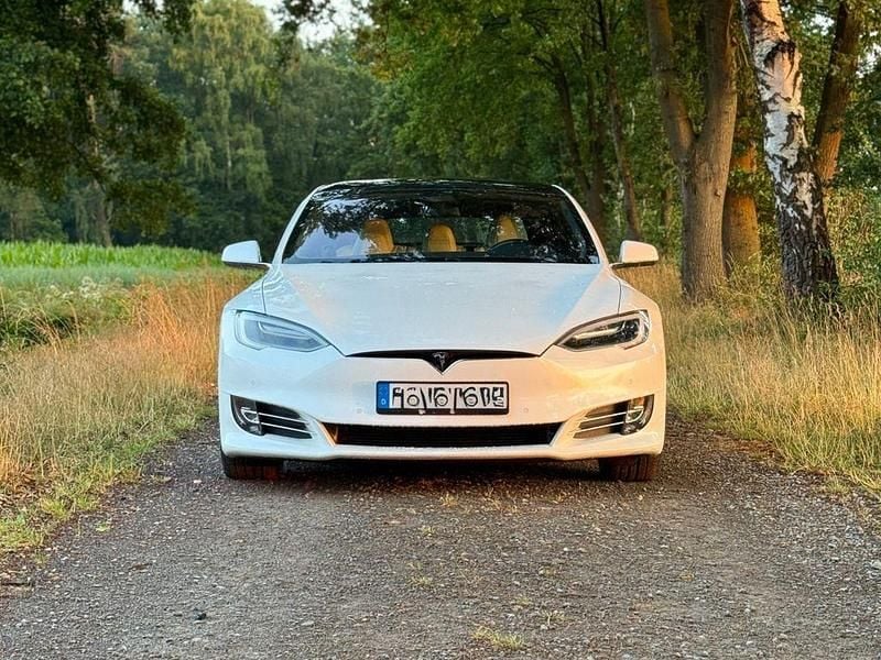 Weiß Gebraucht 2019 Tesla Model S Long Range Limousine | 32.500 € (Fairer Preis) - Bild 1/4