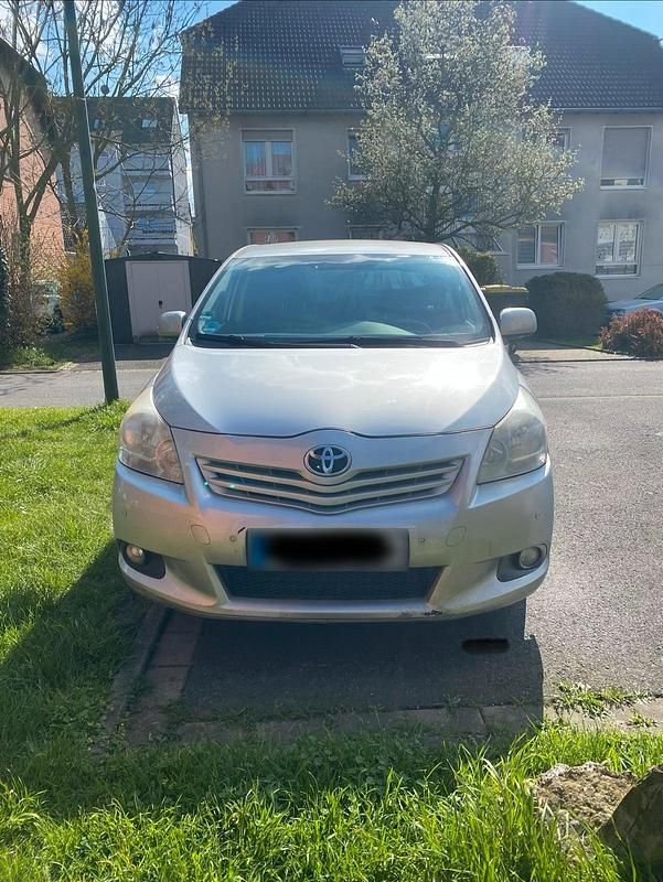 Gebraucht Toyota Verso 180 PS (132 kW) 2012 Grau Van / Kleinbus