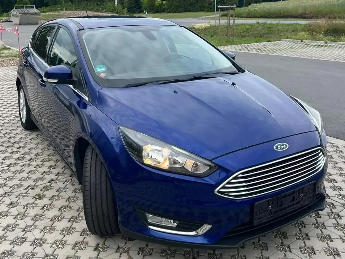 Gebraucht Ford Focus Titanium 125 PS (91 kW) 2015 Indicblau metallic Kleinwagen
