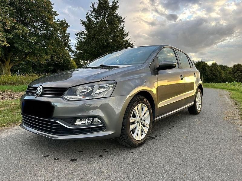 Grau Gebraucht 2015 VW Polo Comfortline Limousine | 11.550 € (Fairer Preis) - Bild 1/4