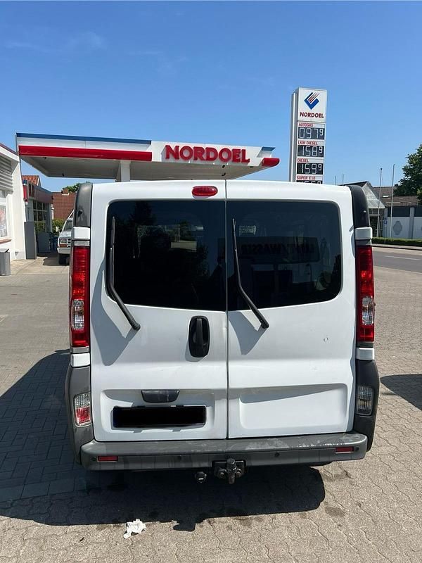 Gebraucht Opel Vivaro 105 PS (77 kW) 2011 Van / Kleinbus