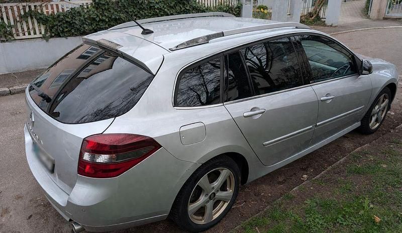 Gebraucht Renault Laguna III GT 150 PS (110 kW) 2011 Silber Limousine