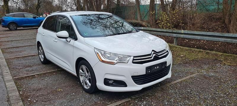 Weiß Gebraucht 2012 Citroën C4 Tendance Limousine | 4.000 € (Fairer Preis) - Bild 1/4