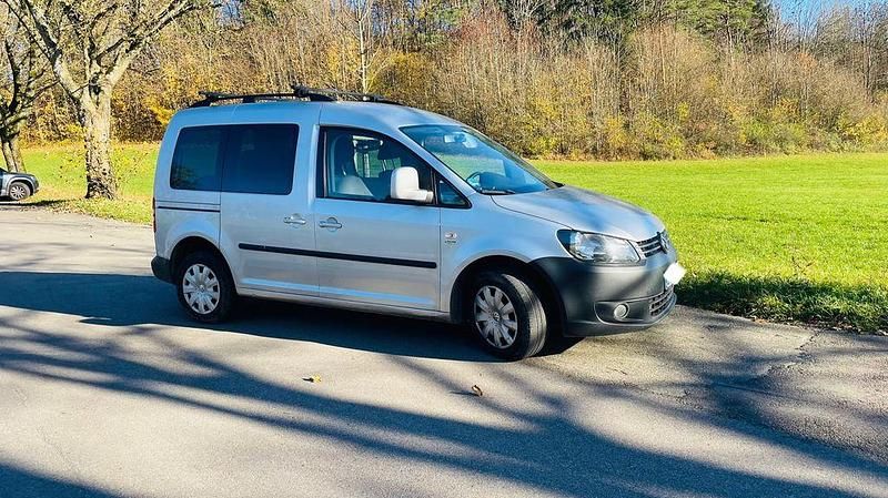 Gebraucht VW Caddy Trendline 105 PS (77 kW) 2012 Silber Van / Kleinbus