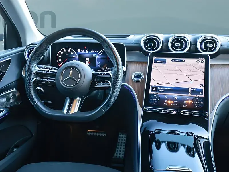 Gebraucht Mercedes GLC300 197 PS (144 kW) 2024 Grau SUV
