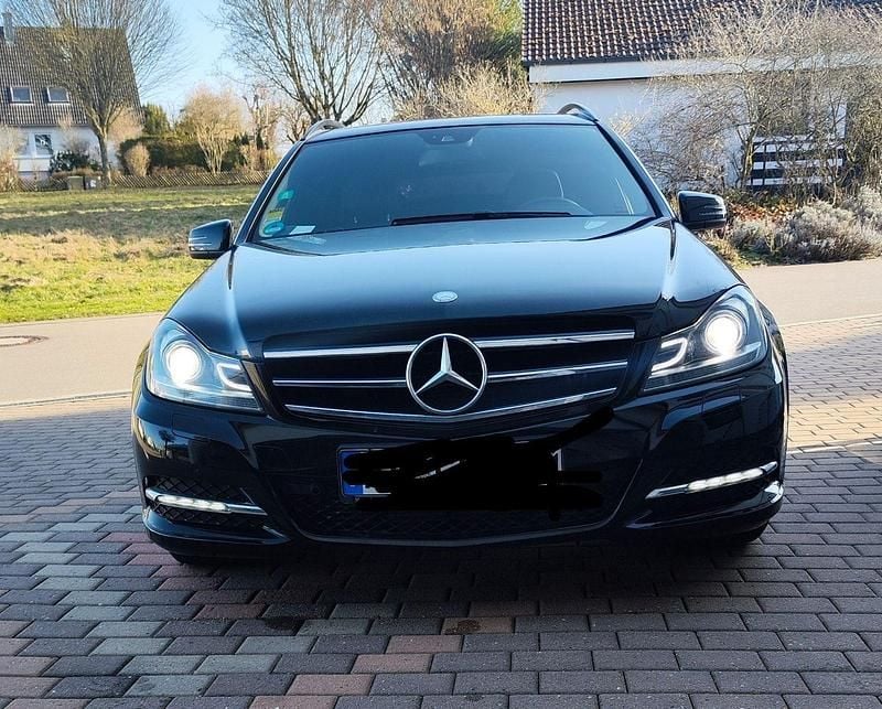 Gebraucht Mercedes C220 170 PS (125 kW) 2014 Schwarz Kombi
