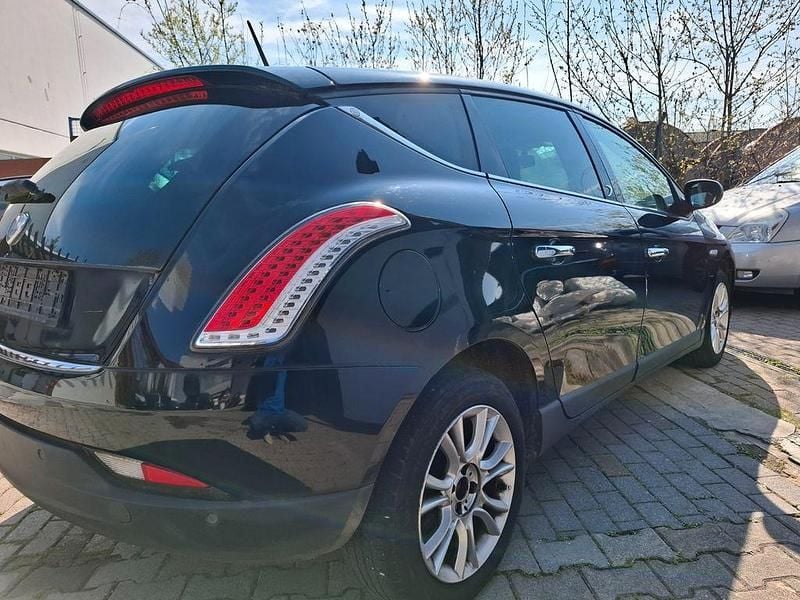 Gebraucht Lancia Delta 120 PS (88 kW) 2010 Schwarz Kleinwagen