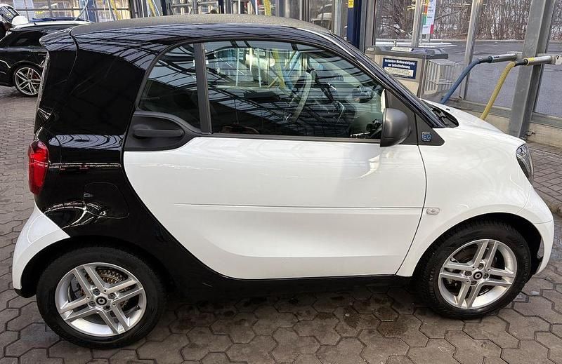 Gebraucht Smart ForTwo Electric Drive 60 kW (82 PS) 2022 Weiß Coupé