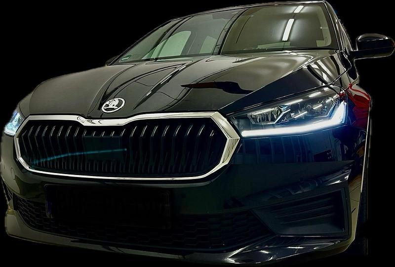 Schwarz Gebraucht 2023 Skoda Fabia Tour Kleinwagen | 15.099 € (Superpreis) - Bild 1/4