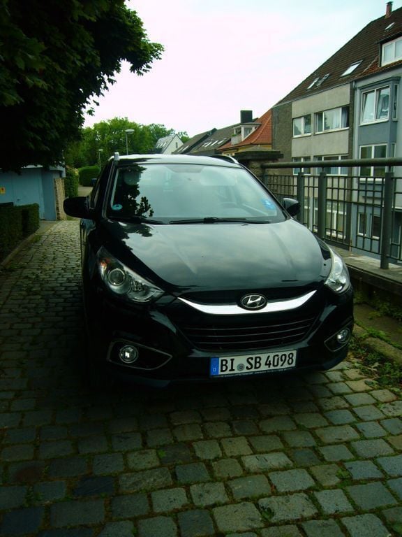 Schwarz Gebraucht 2012 Hyundai ix35 Premium SUV | 17.500 € - Bild 1/4