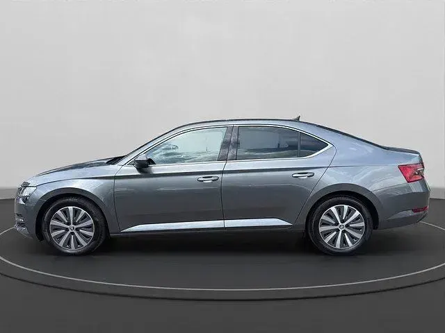 Gebraucht Skoda Superb Style 190 PS (139 kW) 2023 Graphite grau Limousine