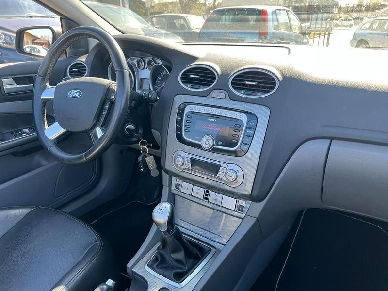 Gebraucht Ford Focus Cabriolet Titanium 145 PS (106 kW) 2009 Silber Cabrio