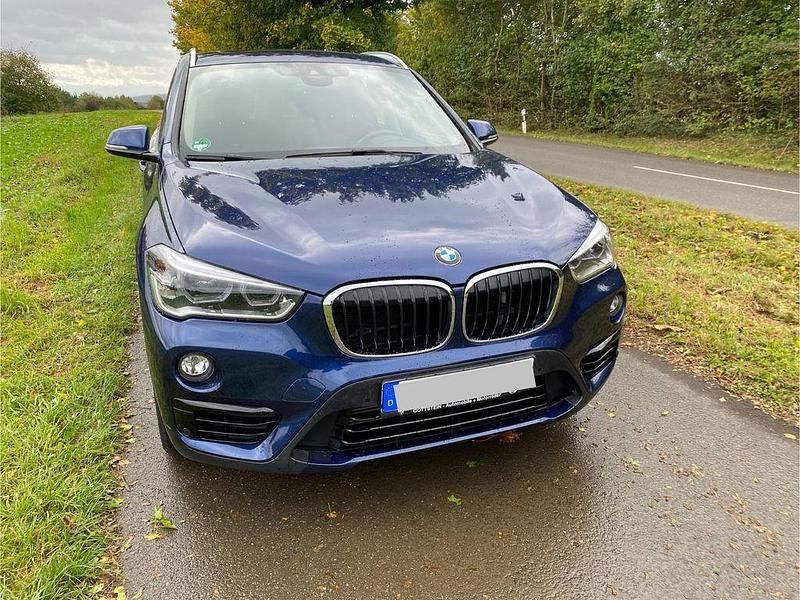 Blau Gebraucht 2018 BMW X1 Sport Line SUV | 20.800 € (Guter Preis) - Bild 1/4