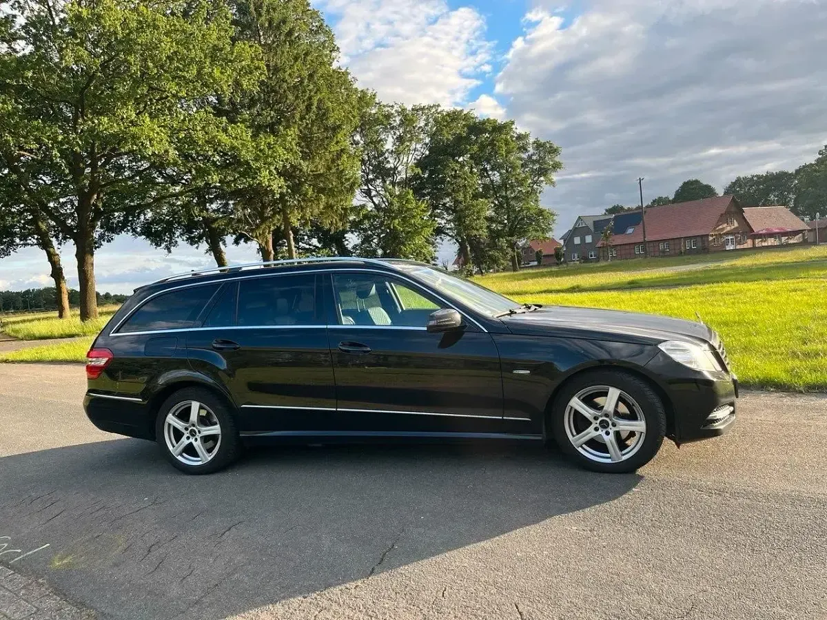 Gebraucht Mercedes E200 136 PS (100 kW) 2010 Schwarz Kombi