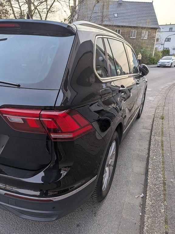 Gebraucht VW Tiguan Move 150 PS (110 kW) 2023 Schwarz SUV