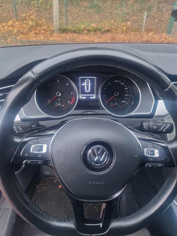 Gebraucht VW Passat 150 PS (110 kW) 2018 Blau Kombi