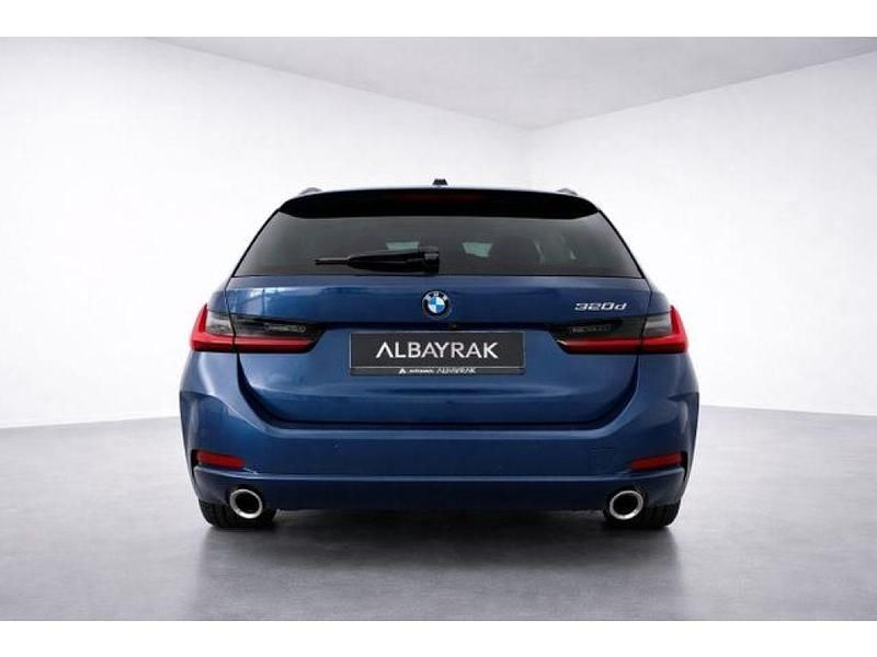 Gebraucht BMW 320 Shadowline 190 PS (139 kW) 2023 Phytonicblau (metallic) Kombi