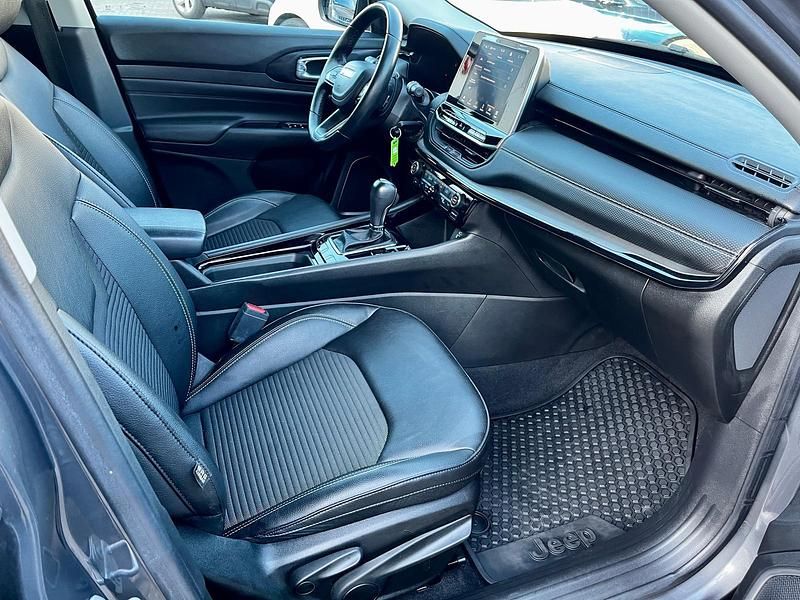 Gebraucht Jeep Compass Night Eagle 131 PS (96 kW) 2023 Graphite grey metallic SUV