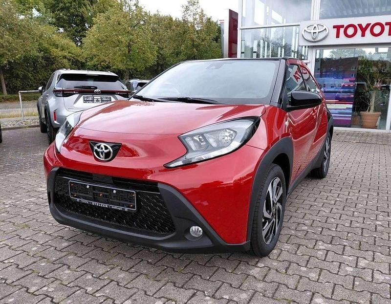 Rot Neu 2025 Toyota Aygo X SUV | 18.900 € - Bild 1/4