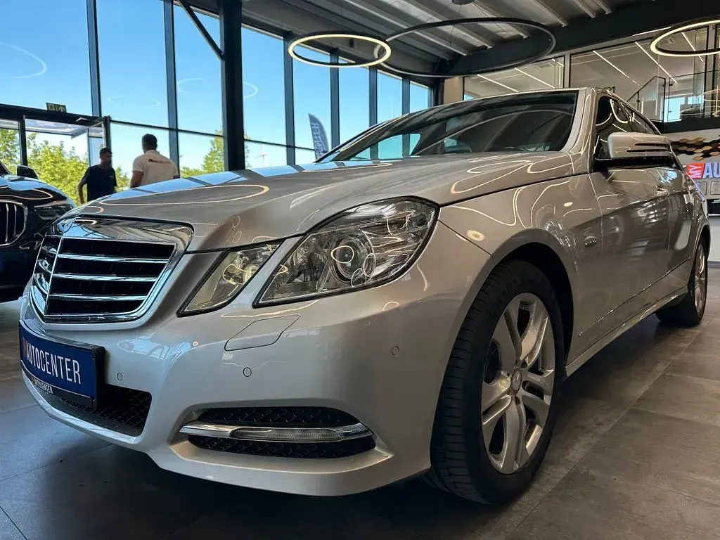 Używany Mercedes E200 184 KM (135 kW) 2011 Srebrny Sedan/Limuzyna