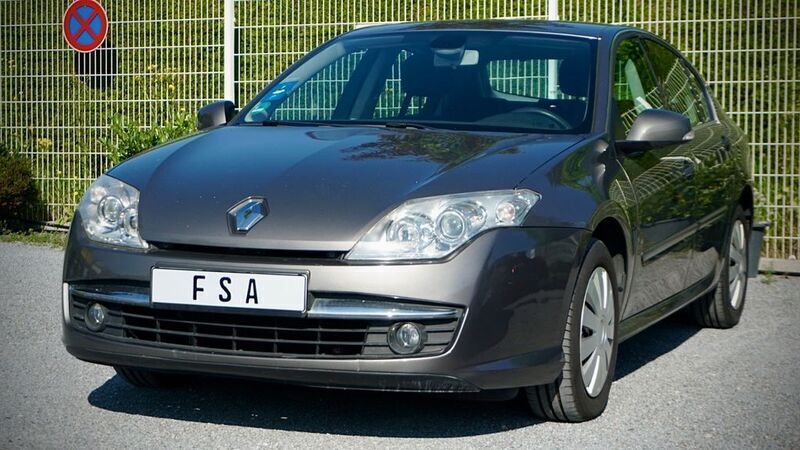 Grau Gebraucht 2010 Renault Laguna III Expression Limousine | 5.500 € (Fairer Preis) - Bild 1/4