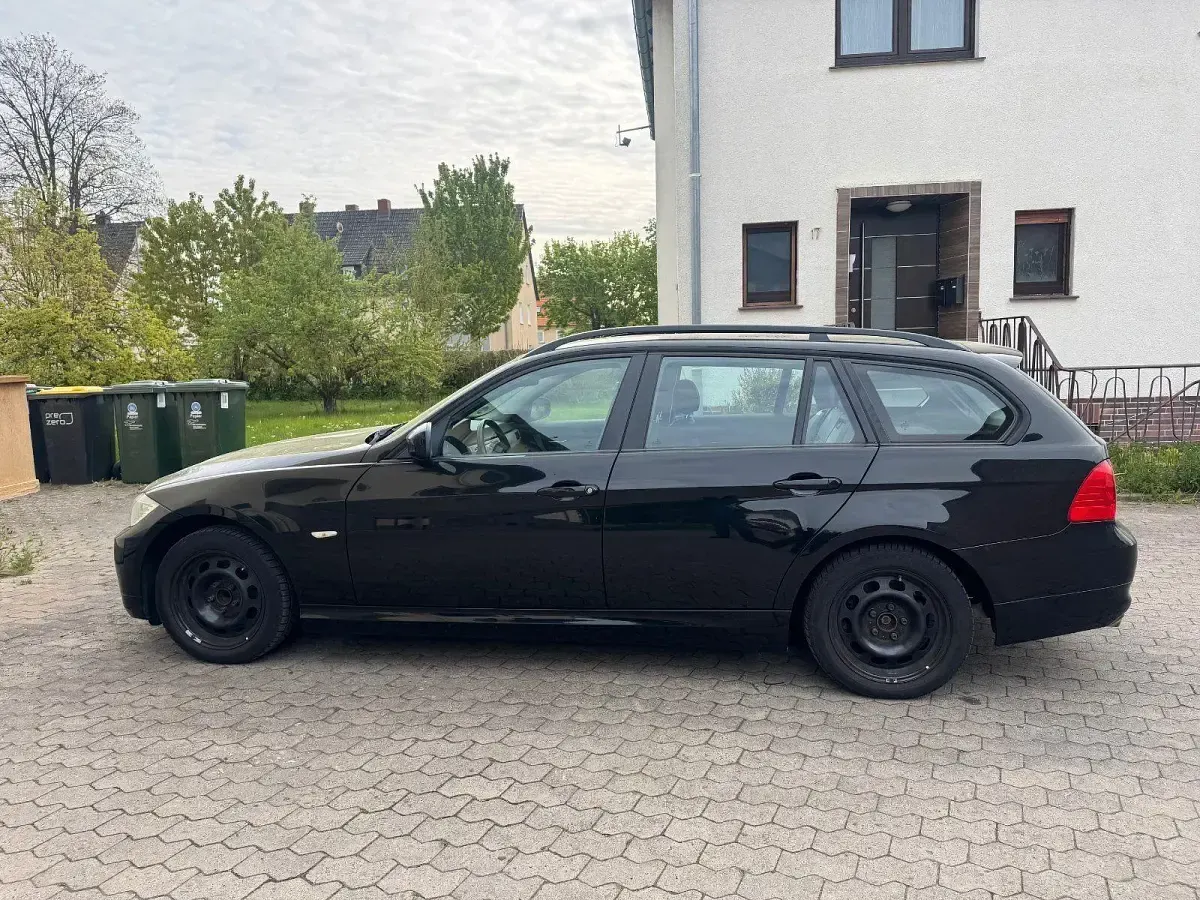 Gebraucht BMW 320 170 PS (125 kW) 2009 Schwarz Kombi