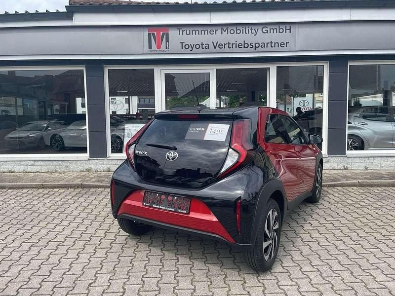 Gebraucht Toyota Aygo Pulse 72 PS (52 kW) 2024 Chili red / black mica Kleinwagen
