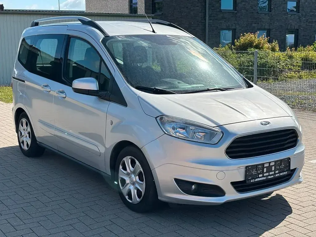 Gebraucht Ford Tourneo Courier Trend 76 PS (55 kW) 2015 Silber Van / Kleinbus