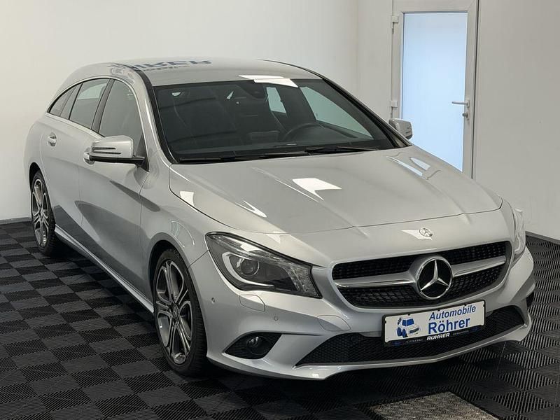 Gebraucht Mercedes CLA200 Urban 136 PS (100 kW) 2015 Silber 761 (polarsilber  metalliclack) (metallic) Coupé