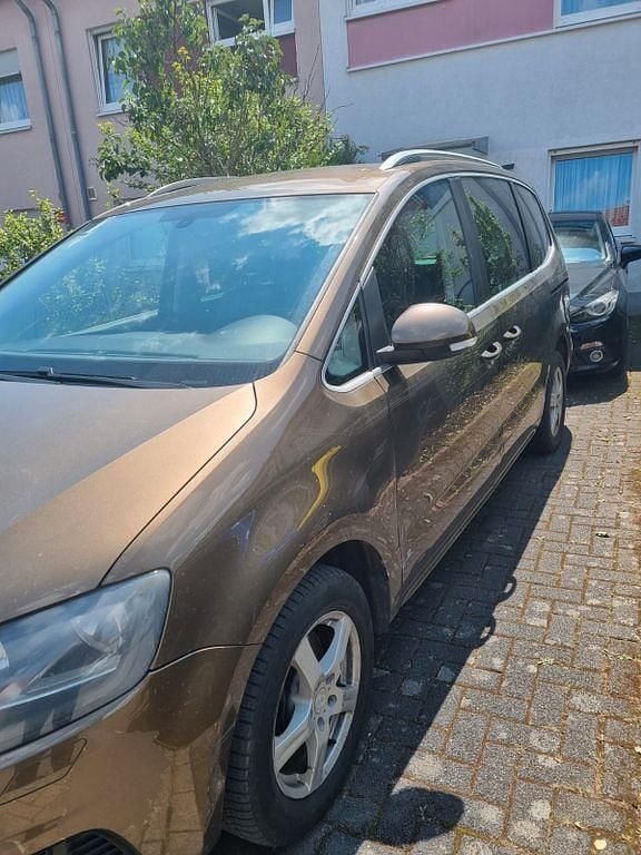 Braun Gebraucht 2011 Seat Alhambra Ecomotive Van / Kleinbus | 4.000 € - Bild 1/4