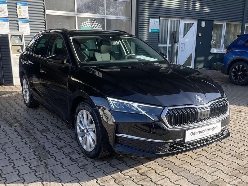 Neu Skoda Octavia Selection 150 PS (110 kW) 2025 Black magic perleffekt Kombi